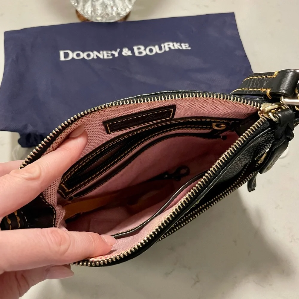 Dooney & Bourke crossbody - Picture 5 of 9